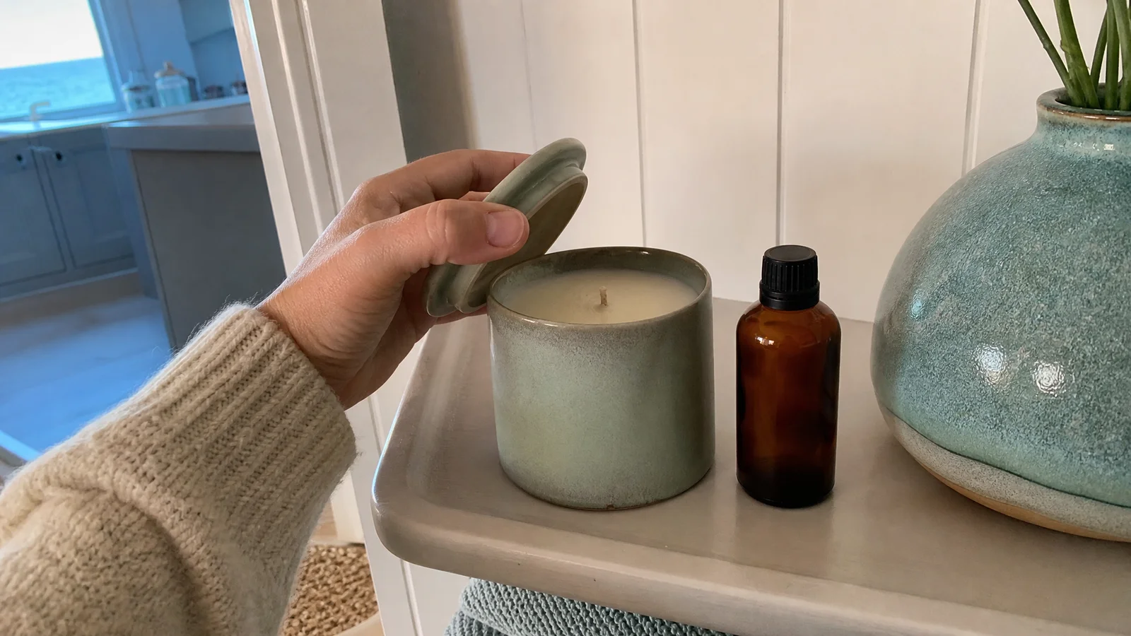 Essential Oil vs Fragrance Oil: What Differs and What Does Not
