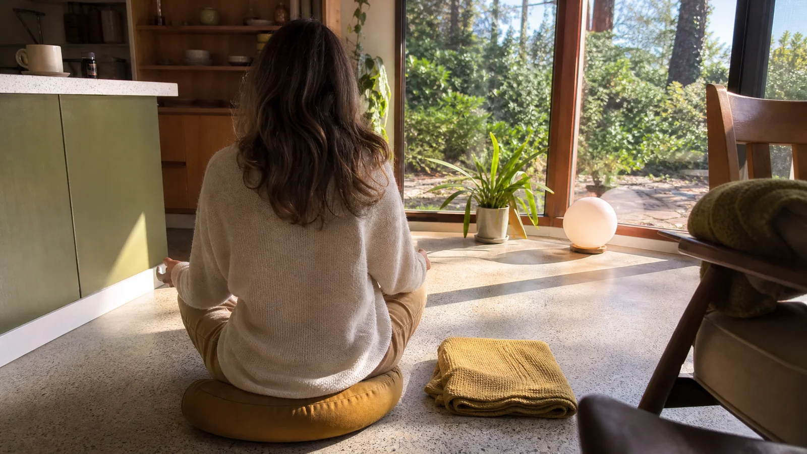 Essential Oils for Meditation: Scent as a Cue, Not a Shortcut